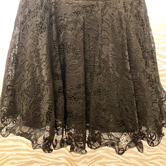 Black lace flare dress - Picture 5 of 6